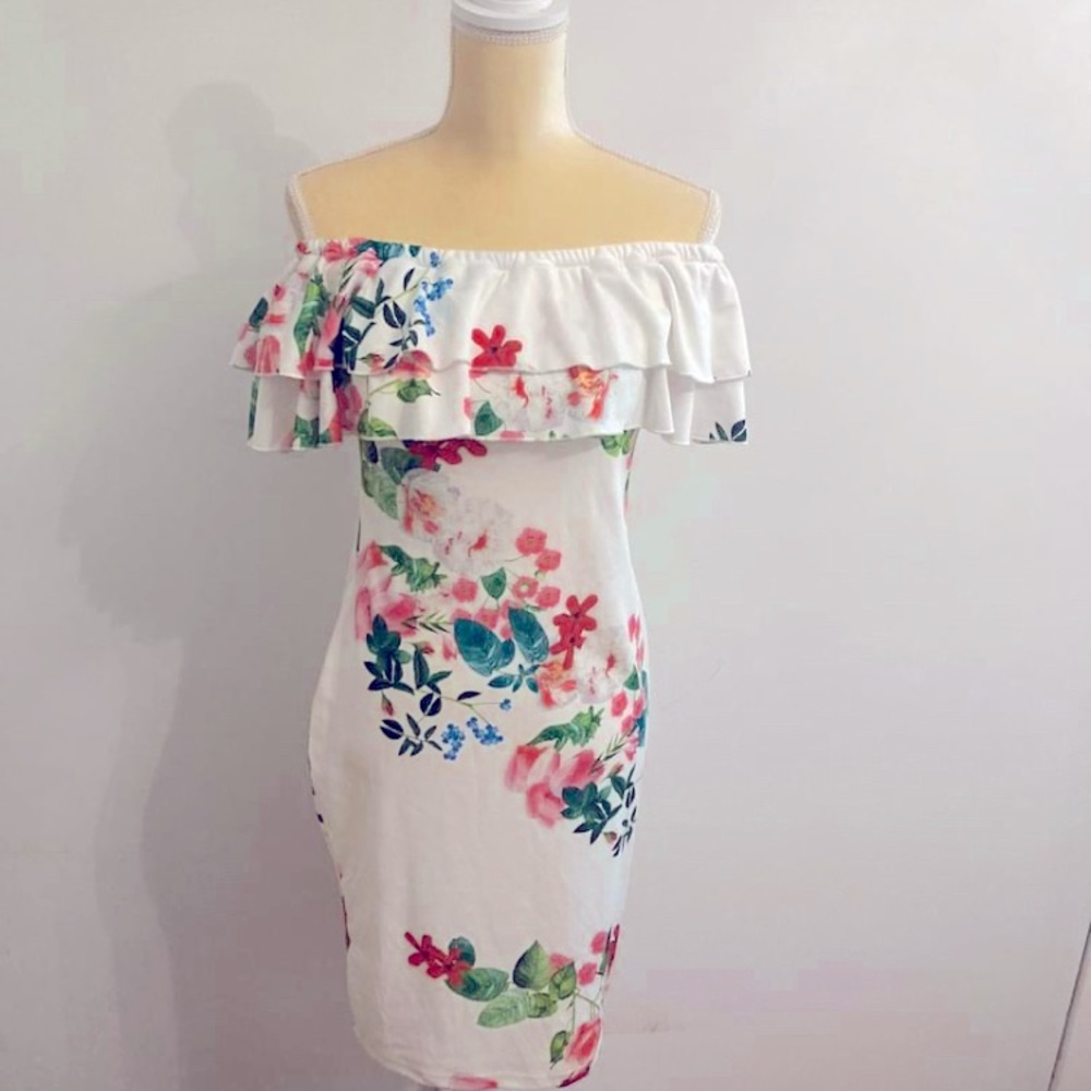 Size Large EUC.  On or off shoulder vacation vibes or outdoor summer fun!